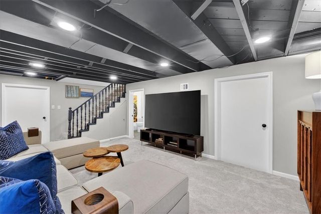 6534 Summit Street, Kansas City, MO 64113