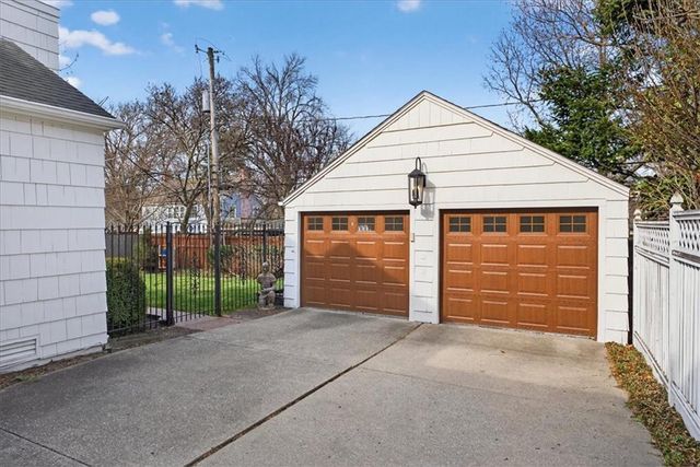 6534 Summit Street, Kansas City, MO 64113