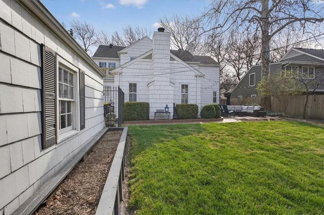 6534 Summit Street, Kansas City, MO 64113