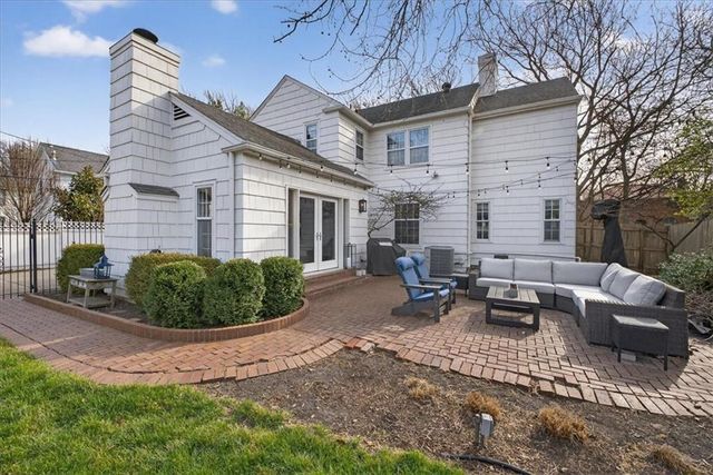 6534 Summit Street, Kansas City, MO 64113