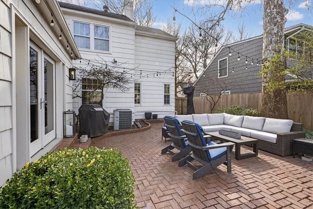 6534 Summit Street, Kansas City, MO 64113