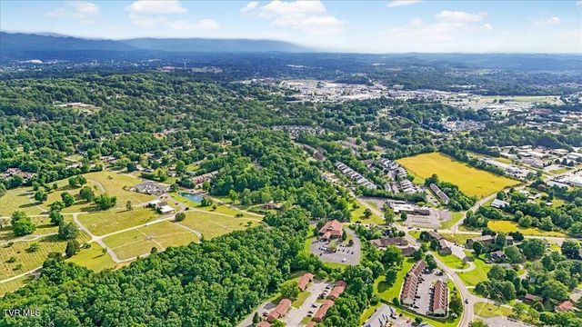 2501 East Lakeview Drive 3, Johnson City, TN 37601