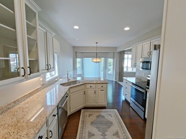 50041 Watling Street, Shelby Twp, MI 48317