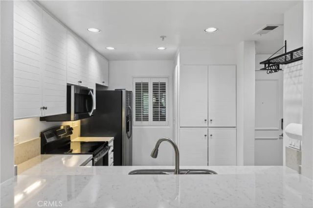 2243 Martin 107, Irvine, CA 92612