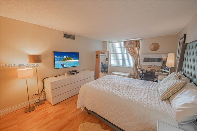 301 174th Street 401, Sunny Isles Beach, FL 33160