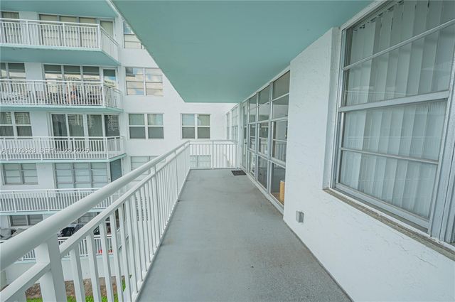 301 174th Street 401, Sunny Isles Beach, FL 33160