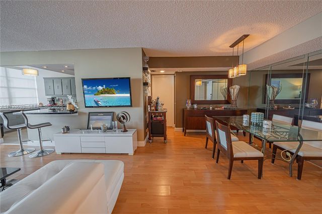 301 174th Street 401, Sunny Isles Beach, FL 33160