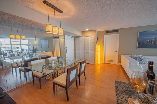 301 174th Street 401, Sunny Isles Beach, FL 33160