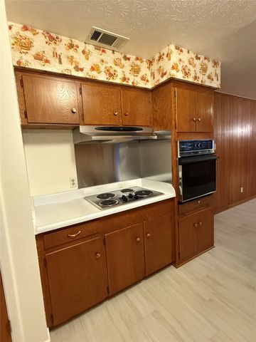 1729 Vicky Lane, Grand Prairie, TX 75052