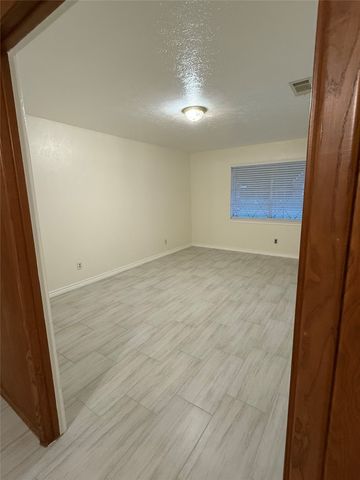 1729 Vicky Lane, Grand Prairie, TX 75052