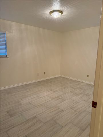 1729 Vicky Lane, Grand Prairie, TX 75052
