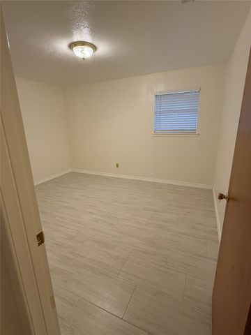 1729 Vicky Lane, Grand Prairie, TX 75052