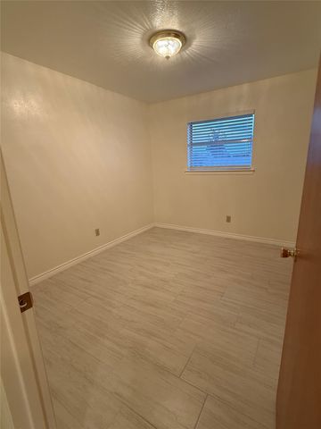 1729 Vicky Lane, Grand Prairie, TX 75052