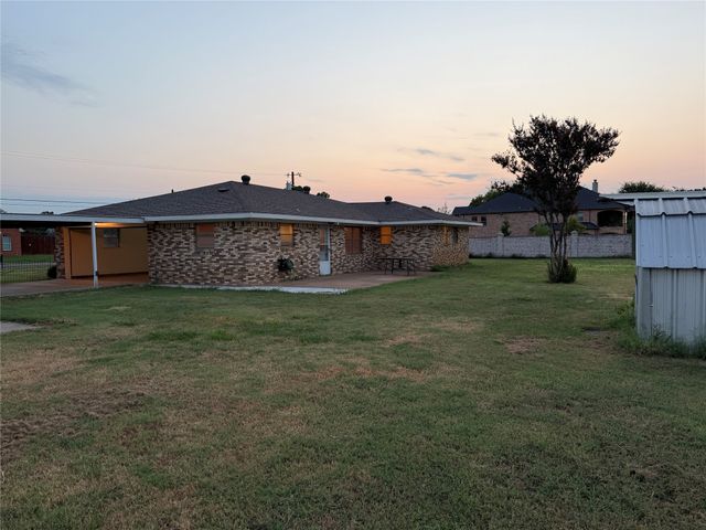1729 Vicky Lane, Grand Prairie, TX 75052