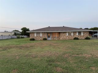 1729 Vicky Lane, Grand Prairie, TX 75052