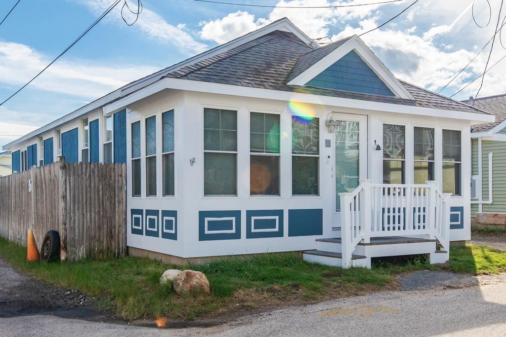 Image 2 of property listing at 15 Perkins Avenue, Hampton, NH 03842