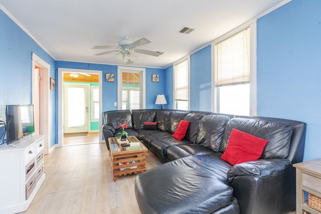 Image 11 of property listing at 15 Perkins Avenue, Hampton, NH 03842