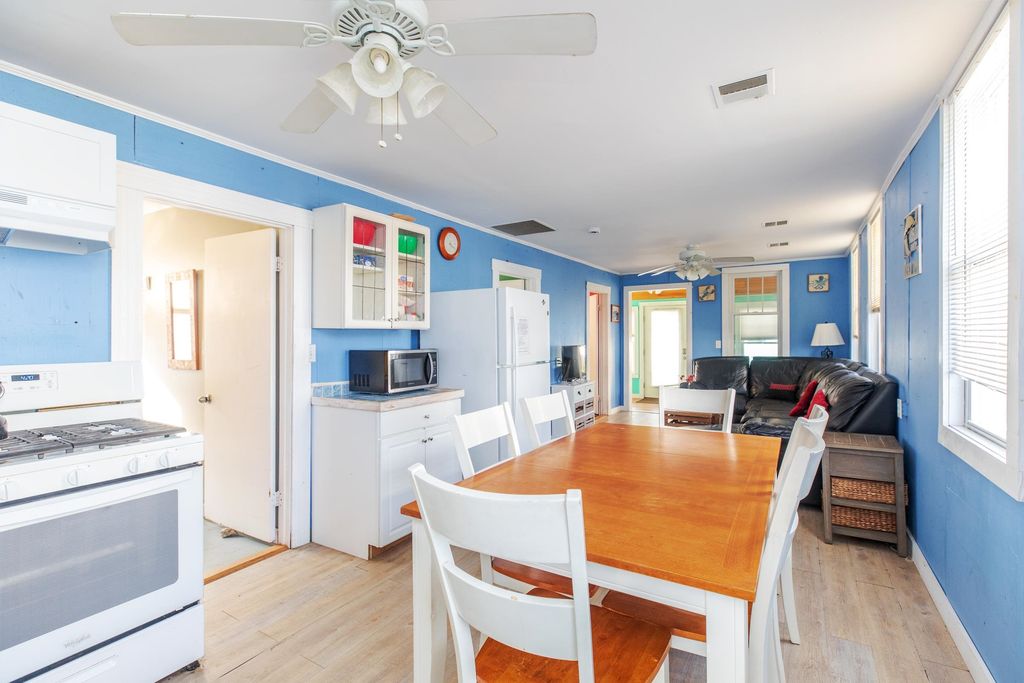 Image 14 of property listing at 15 Perkins Avenue, Hampton, NH 03842