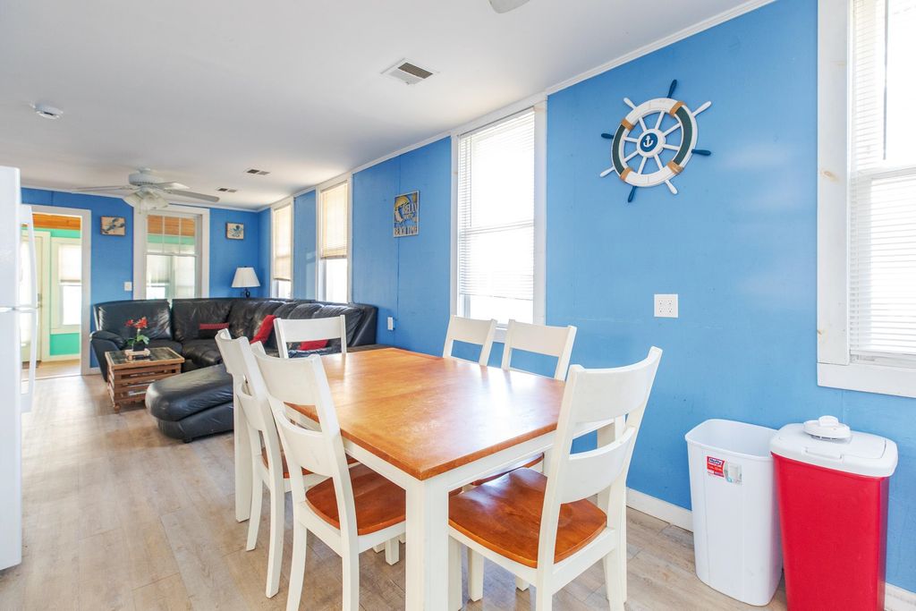 Image 16 of property listing at 15 Perkins Avenue, Hampton, NH 03842