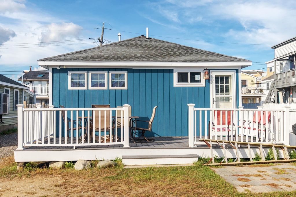 Image 3 of property listing at 15 Perkins Avenue, Hampton, NH 03842