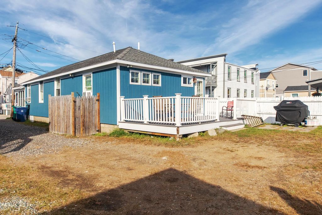 Image 4 of property listing at 15 Perkins Avenue, Hampton, NH 03842