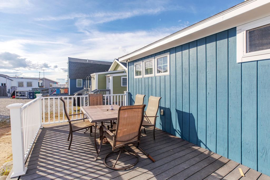 Image 5 of property listing at 15 Perkins Avenue, Hampton, NH 03842