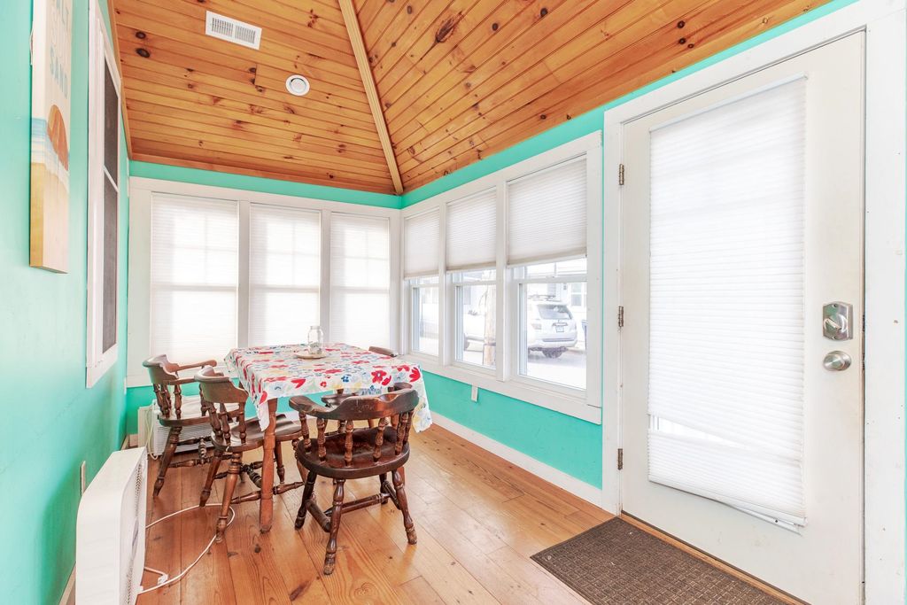 Image 10 of property listing at 15 Perkins Avenue, Hampton, NH 03842