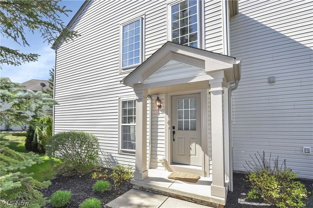 1370 N Yorkshire Drive, Broadview Heights, OH 44147