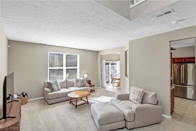1370 N Yorkshire Drive, Broadview Heights, OH 44147