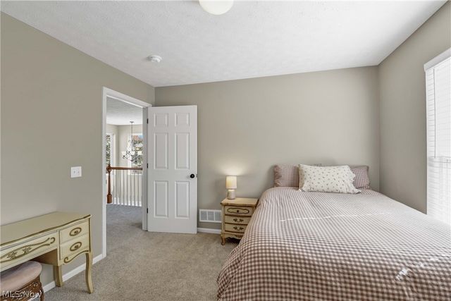1370 N Yorkshire Drive, Broadview Heights, OH 44147
