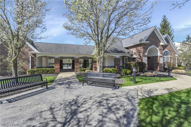 1370 N Yorkshire Drive, Broadview Heights, OH 44147