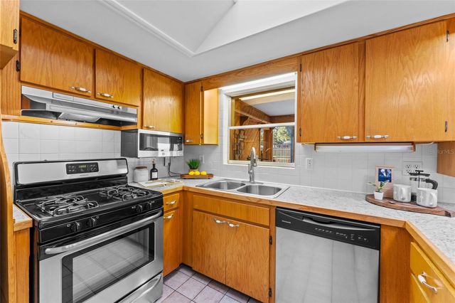 1502 HAVEN BEND, Tampa, FL 33613