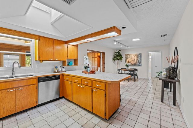 1502 HAVEN BEND, Tampa, FL 33613