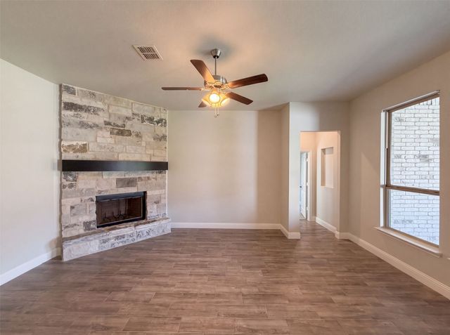 1530 Woodmere Drive, Krum, TX 76249