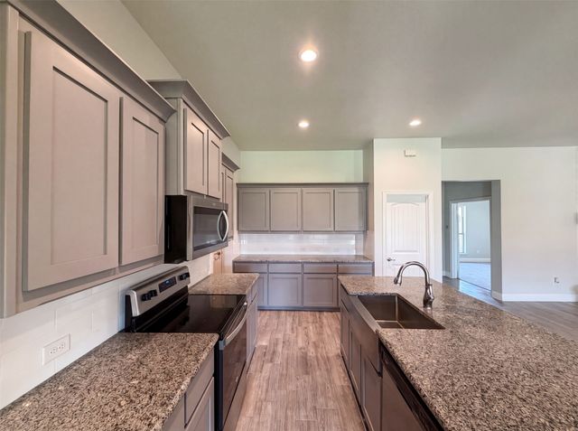 1530 Woodmere Drive, Krum, TX 76249