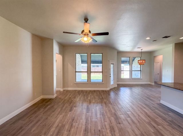 1530 Woodmere Drive, Krum, TX 76249