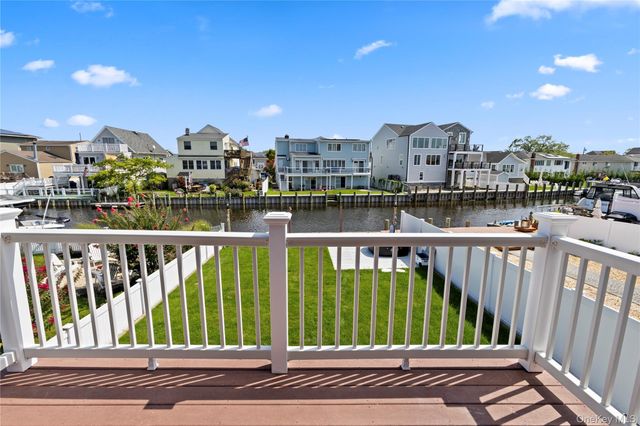 55 Alhambra Road, Massapequa, NY 11758
