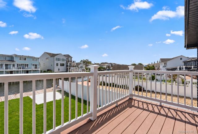55 Alhambra Road, Massapequa, NY 11758