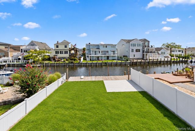 55 Alhambra Road, Massapequa, NY 11758