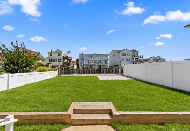 55 Alhambra Road, Massapequa, NY 11758