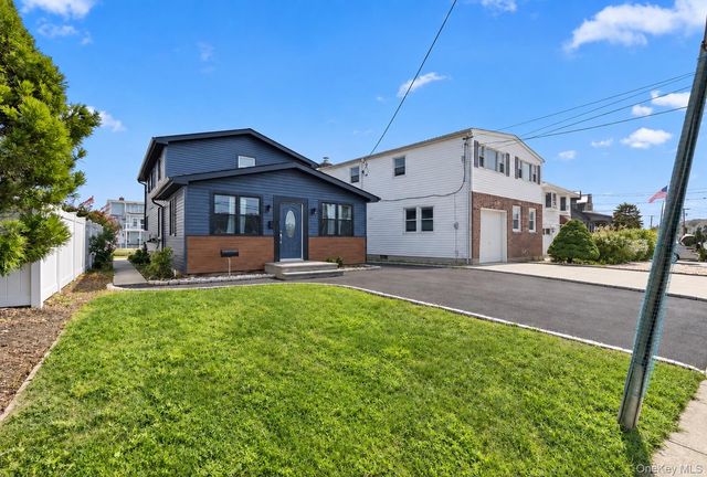 55 Alhambra Road, Massapequa, NY 11758