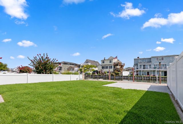 55 Alhambra Road, Massapequa, NY 11758
