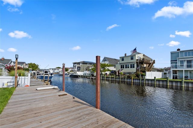 55 Alhambra Road, Massapequa, NY 11758