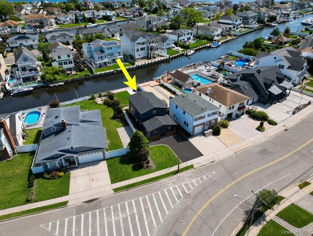 55 Alhambra Road, Massapequa, NY 11758