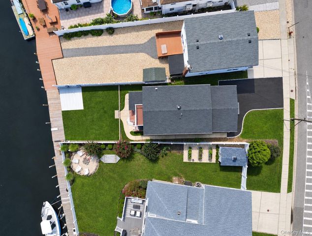 55 Alhambra Road, Massapequa, NY 11758