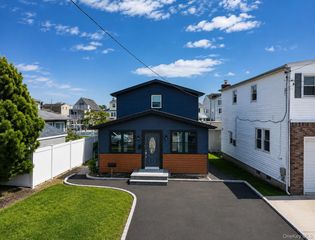 55 Alhambra Road, Massapequa, NY 11758