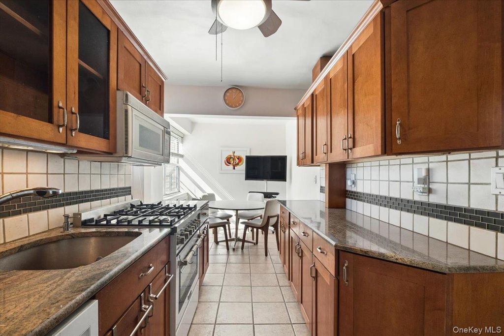 235 Garth Road D6A, Scarsdale, NY 10583 — photo 2