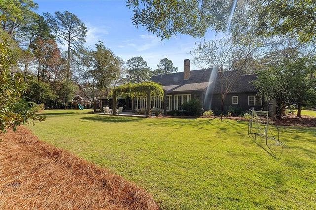 18318 Woodland Drive, Fairhope, AL 36532