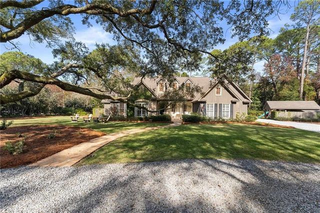 18318 Woodland Drive, Fairhope, AL 36532