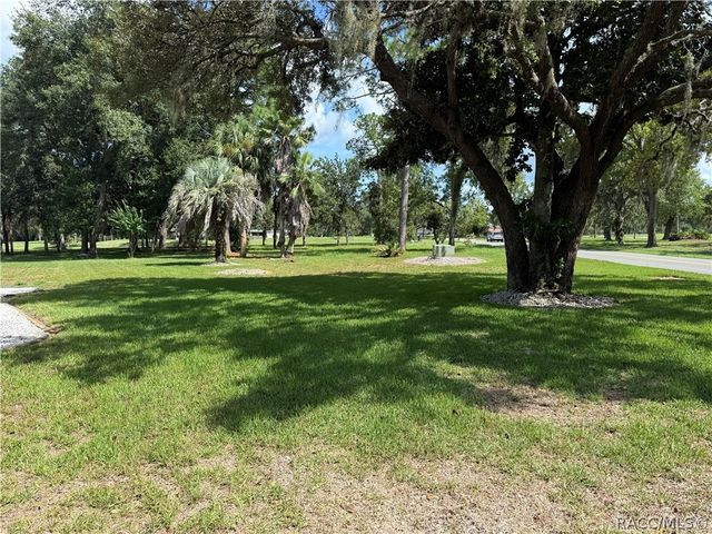2 Douglas Street, Homosassa, FL 34446